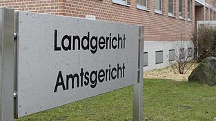 Vor dem Landshuter Gericht muss sich ein Essenbacher wegen Hass im Netz verantworten.