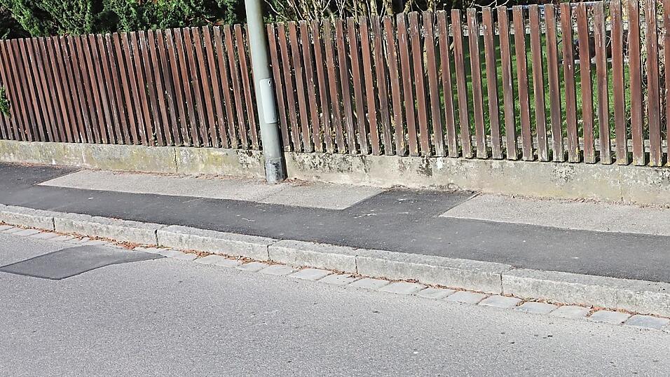 In der Gärtnerstraße in der Bonau sieht man Spuren des Glasfaserausbaus.