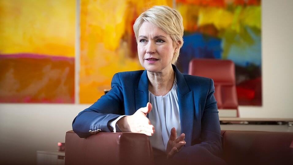 «Die CDU ist nicht klug beraten, wenn sie ständig verkündet, dass die Menschen in Deutschland nicht genug arbeiten», sagt Mecklenburg-Vorpommerns Ministerpräsidentin Schwesig. (Archivbild) «Die CDU ist nicht klug beraten, wenn sie ständig verkündet, dass die Menschen in Deutschland nicht genug arbeiten», sagt Mecklenburg-Vorpommerns Ministerpräsidentin Schwesig. (Archivbild)