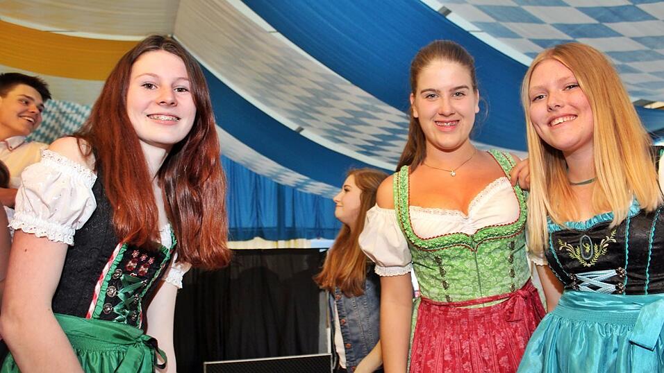 Auch am Freitag war super Stimmung am Ergoldinger Volksfest. Auch am Freitag war super Stimmung am Ergoldinger Volksfest.