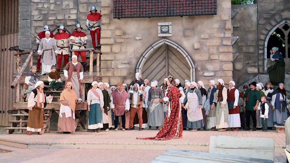 Eindr&uuml;cke von der Gruppe 'blau', die am Freitagabend die Drachenstich-Premiere gespielt hat.