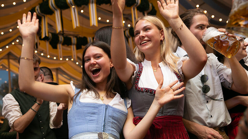 Die Partybilder vom Freitag, 8. August, aus dem Festzelt Reisinger. Die Partybilder vom Freitag, 8. August, aus dem Festzelt Reisinger.