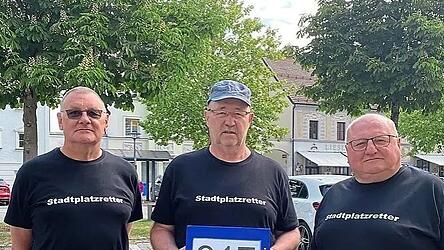 Die „Stadtplatzretter“ Friedrich Fischl, Adolf Häusler und Gerhard Krampfl (v.l.).