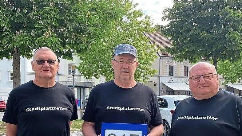 Die &bdquo;Stadtplatzretter&ldquo; Friedrich Fischl, Adolf H&auml;usler und Gerhard Krampfl (v.l.).