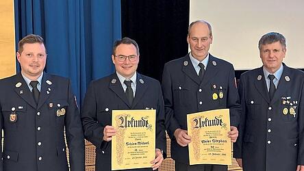 Geehrt wurden im Rahmen der Jahreshauptversammlung Michael Schirm und Stephan Maier f&uuml;r ihre langj&auml;hrige Dienstzeit bei der Freiwilligen Feuerwehr Au.