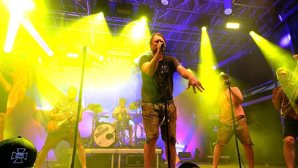 LaBrassBanda begeisterte am Donnerstagabend das Publikum in Straubing.