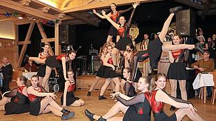 Eine Choreografie mit vielen Hebeelementen tanzten die Dancing Friends.