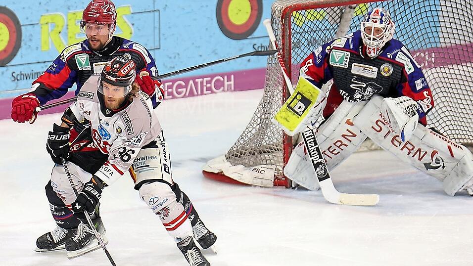 Auch in Spiel drei war die Deggendorfer Defensive um Torh&uuml;ter Timo Pielmeier und Jan Bednar gefordert.