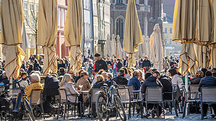 Die Landshuter Altstadt ist gepr&auml;gt von Gastronomie. Aber wie kann sie sich gemeinsam mit dem Einzelhandel weiterentwickeln?&nbsp;
