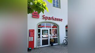 Die Sparkassenfiliale im Rainer Schloss ist bald Geschichte.