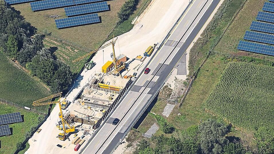 Ein kleineres Brückenbauwerk gibt es auch über den Seebach. Ein kleineres Brückenbauwerk gibt es auch über den Seebach.