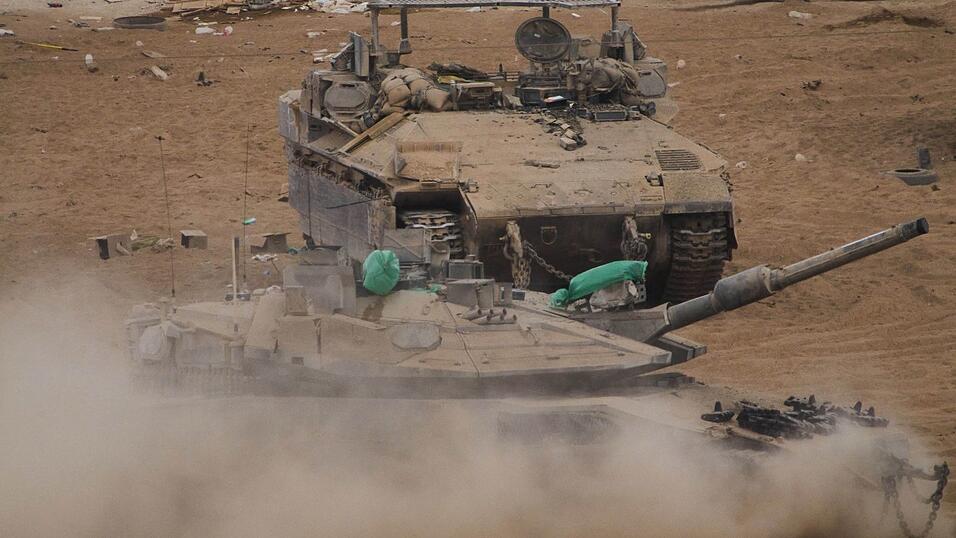 Das israelische Militär soll sich gemäß Abmachung schrittweise zurückziehen.