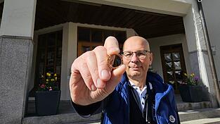 Ein Ehering ist nach einer kleinen Odyssee durch Nordbayern wieder bei seinem Berliner Besitzer angekommen.