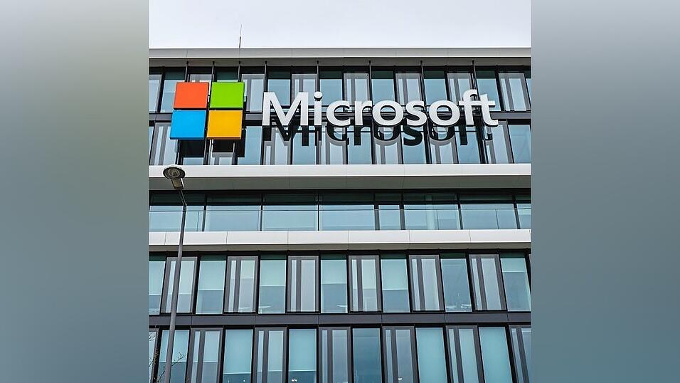 Um eine m&ouml;gliche Zusammenarbeit mit dem Softwarekonzern Microsoft ist ein Streit entbrannt.