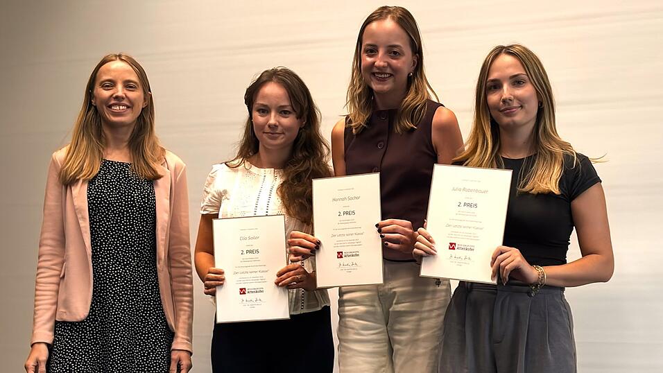 Auf Platz zwei (von rechts): Julia Rabenbauer, Hannah Sochor und Clio Sailer. Auf Platz zwei (von rechts): Julia Rabenbauer, Hannah Sochor und Clio Sailer.