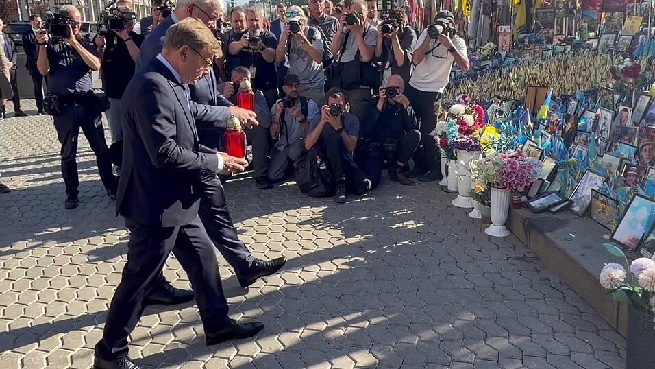 Das Gedenken an die Gefallenen auf dem Maidan-Platz stand ganz am Anfang des Besuchs.