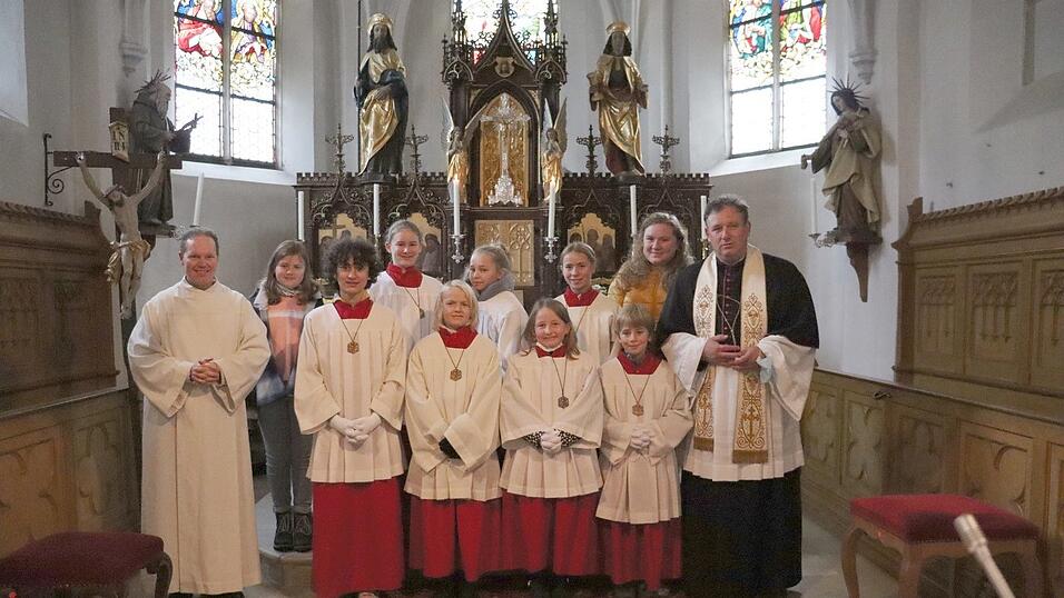 Die neuen Ministranten in Obergangkofen. Die neuen Ministranten in Obergangkofen.