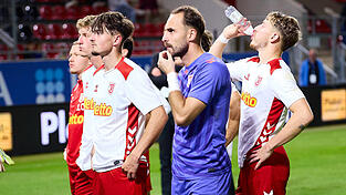 Langsam wird’s ungemütlich: Nach der neuerlichen Pleite in Wiesbaden am Dienstag müssen die Regensburger um Keeper Felix Gebhardt in Ulm liefern, wo es im Januar in der 2. Liga noch eine 1:5-Pleite setzte.
