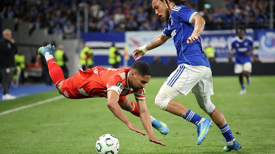 Bauchlandung f&uuml;r Phillipp Mwene in Stra&szlig;burg.