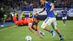 Bauchlandung f&uuml;r Phillipp Mwene in Stra&szlig;burg.