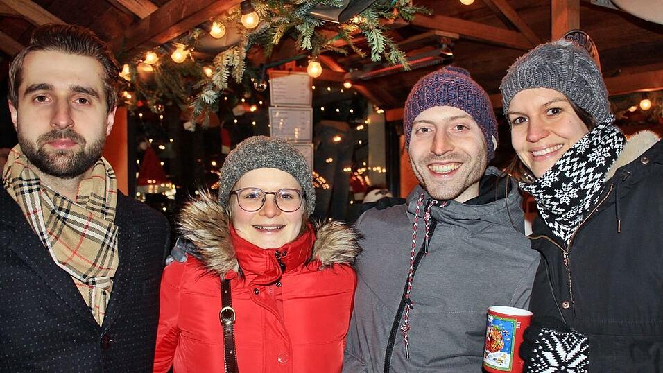 Der Christkindlmarkt und die Weihnachtspyramide geh&ouml;ren in der Adventszeit zu den beliebtesten Treffpunkten in Landshut.