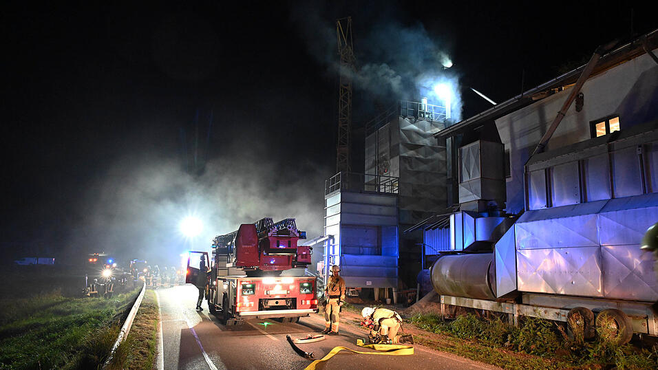 Der Brand brach am frühen Morgen in der Maistrocknungsanlage aus.