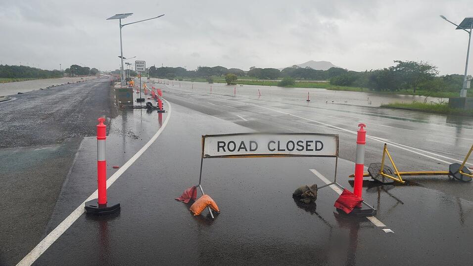 Viele Straßen waren wegen des Hochwassers gesperrt.