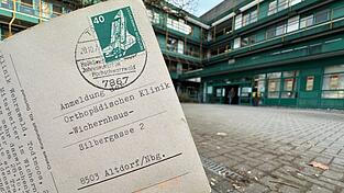 Nach 47 Jahren ist die Karte eines Klinikmitarbeiters an seine Kollegen angekommen.
