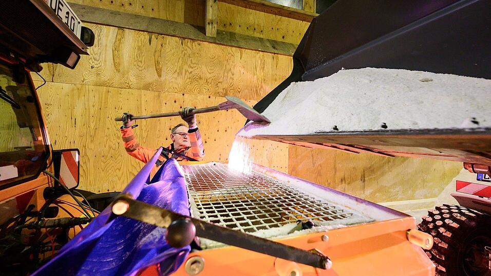 Straßendienst-Beschäftigte sind nur einige der Betroffenen der Tarifverhandlungen für den öffentlichen Dienst. (Archivbild) Straßendienst-Beschäftigte sind nur einige der Betroffenen der Tarifverhandlungen für den öffentlichen Dienst. (Archivbild)