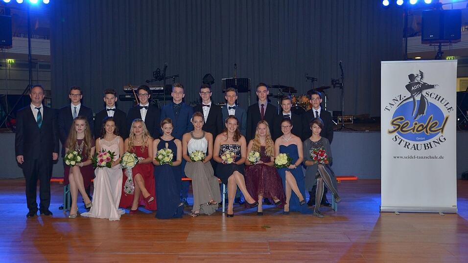 Die Bilder vom Abschlussball der Tanzschule Seidel in der Fraunhofer-Halle am 28. November. Die Bilder vom Abschlussball der Tanzschule Seidel in der Fraunhofer-Halle am 28. November.