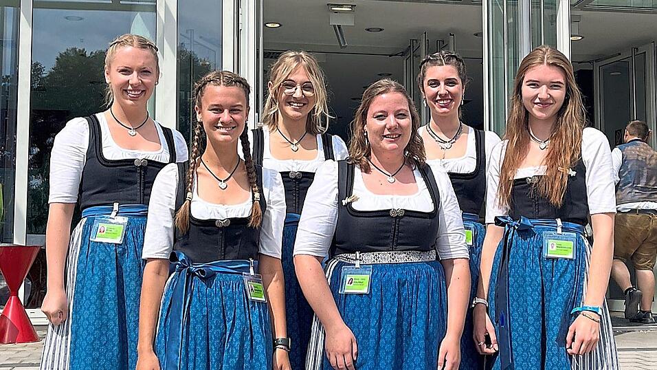 Hinter der Arbeit als Hostess steckt viel mehr, als manche vermuten, erzählen Kristina Ernst (v.l.), Sophia Schmerbeck, Sophia Pielmaier, Annalena Frischhut, Anna Zagel und Lena Wachtmeister. Hinter der Arbeit als Hostess steckt viel mehr, als manche vermuten, erzählen Kristina Ernst (v.l.), Sophia Schmerbeck, Sophia Pielmaier, Annalena Frischhut, Anna Zagel und Lena Wachtmeister.