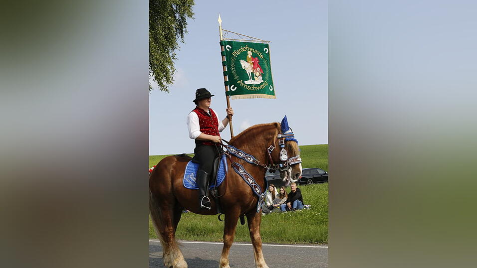 Bei angenehmen Temperaturen zogen die Pfingstreiter durch das Zellertal nach Steinbühl. Bei angenehmen Temperaturen zogen die Pfingstreiter durch das Zellertal nach Steinbühl.