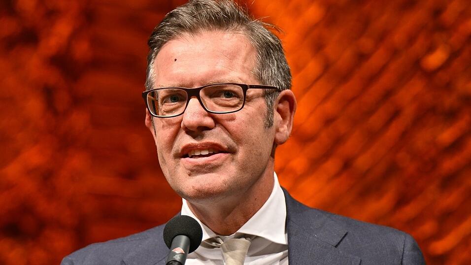 Der Soziologe Steffen Mau bezweifelt aufgrund vorliegender Zahlen, dass die Kölner Silvesternacht das sofortige Ende der deutschen Willkommenskultur bedeutete. (Archivbild) Der Soziologe Steffen Mau bezweifelt aufgrund vorliegender Zahlen, dass die Kölner Silvesternacht das sofortige Ende der deutschen Willkommenskultur bedeutete. (Archivbild)