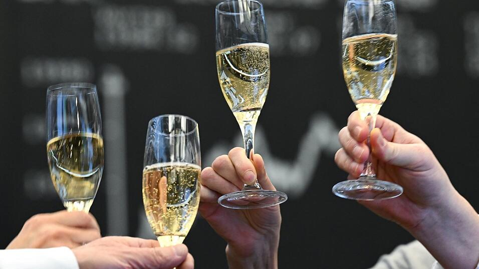 Kursgewinne bei Aktien und Fonds haben vielen Menschen reicher gemacht. (Symbolbild) Kursgewinne bei Aktien und Fonds haben vielen Menschen reicher gemacht. (Symbolbild)