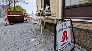 Noch bis einschlie&szlig;lich Mittwoch gibt es einen besonderen Flohmarkt. Vor der Schloss-Apotheke in Landau werden ausgediente Gegenst&auml;nde angeboten, die Kunden als Deko oder zur Erinnerung kaufen k&ouml;nnen.