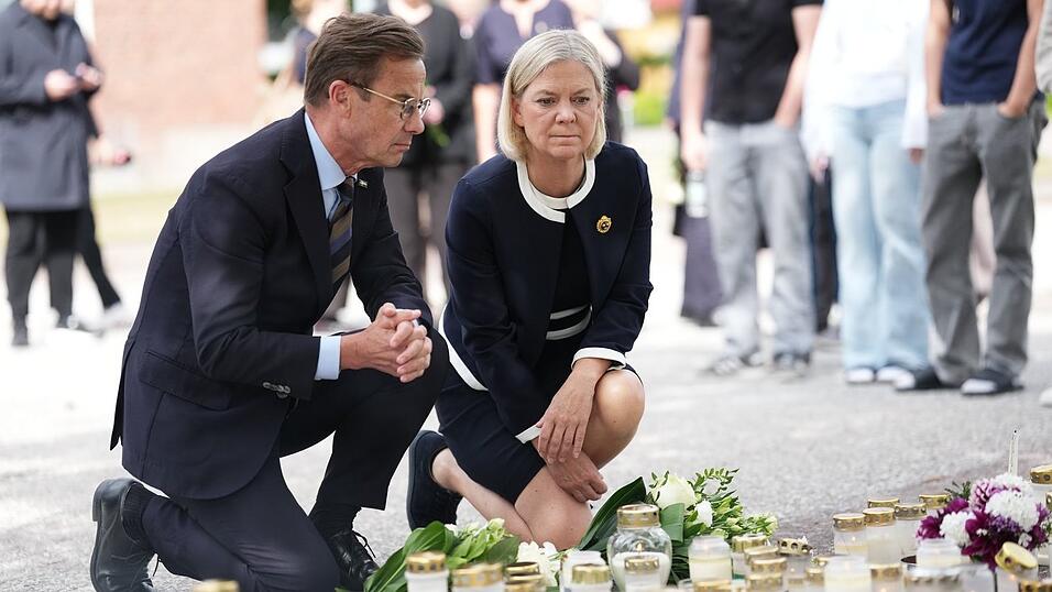 Schwedens Regierungschef Kristersson reiste zum Tatort. Schwedens Regierungschef Kristersson reiste zum Tatort.