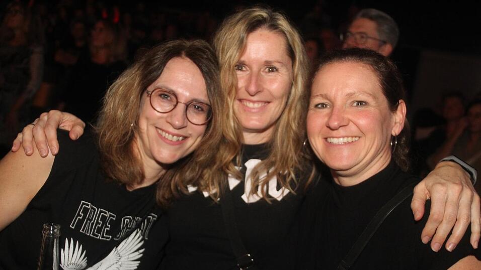 Eindrücke vom Konzertabend der AC/DC-Coverband Barock in er Landshuter Sparkassen-Arena. Eindrücke vom Konzertabend der AC/DC-Coverband Barock in er Landshuter Sparkassen-Arena.