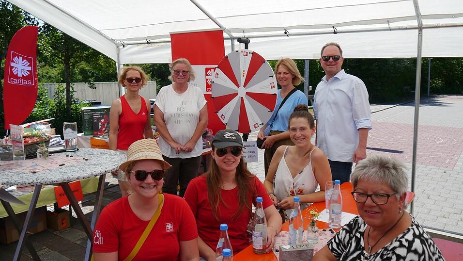 Die Olympiade der offenen Behindertenarbeit war einer der H&ouml;hepunkte des Jahres f&uuml;r Martin Hohenberger (hinten, r.) 'Da merkt man, dass das, was man investiert hat, auch bei den Menschen ankommt', sagt er.