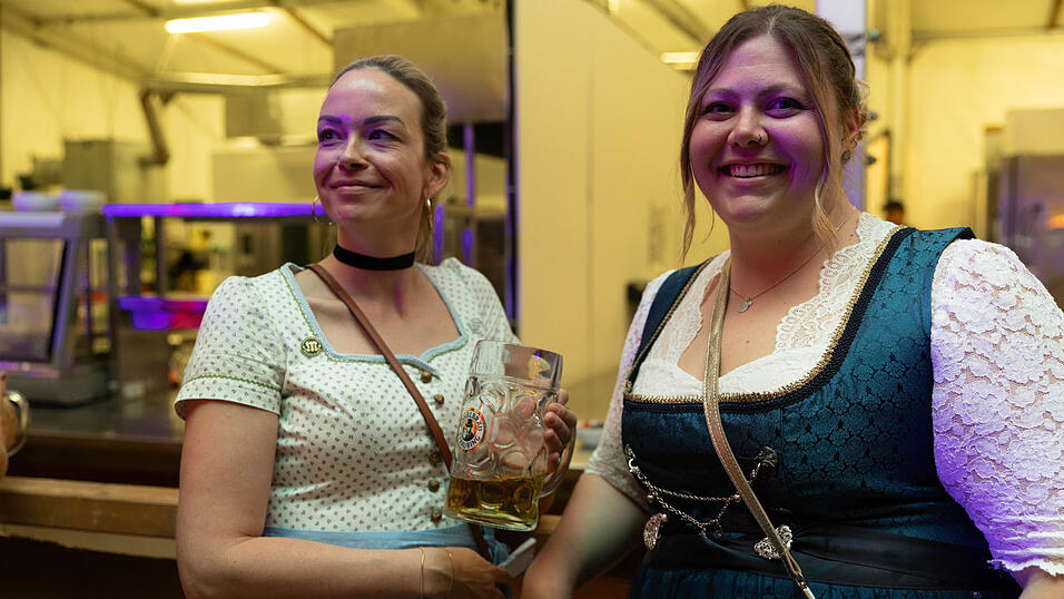 Die Partybilder vom Dienstag, 11. August, aus dem Festzelt Weckmann. Die Partybilder vom Dienstag, 11. August, aus dem Festzelt Weckmann.