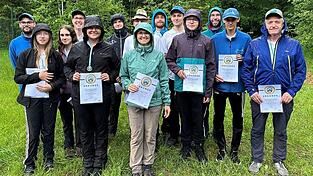 Mit 14 Teilnehmern war der TSV Natternberg in Ohlstadt vertreten: (v.l.) J&uuml;rgen Altendorf, S&aacute;ra Hučkova, Alina Merker, Michael Stockner, Rebecca Beck, Ben Hankofer, Dieter Reithmeier, Alexandra Stadler, Raphael Maier, Daniel Deininger, Julius Krempl, Florian Stadler, Daniel Deininger und Wladimir Schmidt.