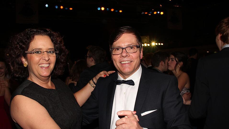 Die Bilder vom Abschlussball der Tanzschule Seidel in der Fraunhofer-Halle am 28. November. Die Bilder vom Abschlussball der Tanzschule Seidel in der Fraunhofer-Halle am 28. November.