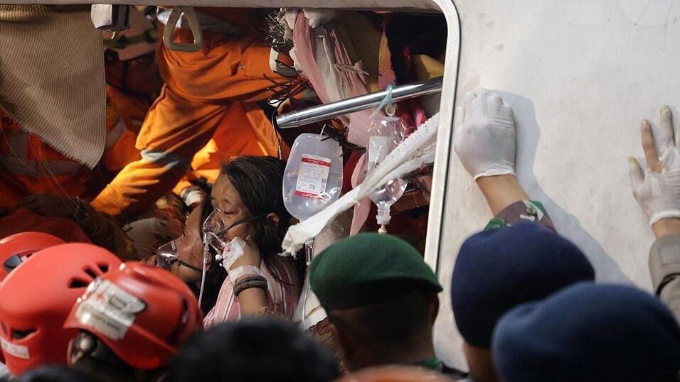 Die Rettungskr&auml;fte waren viele Stunden im Einsatz.