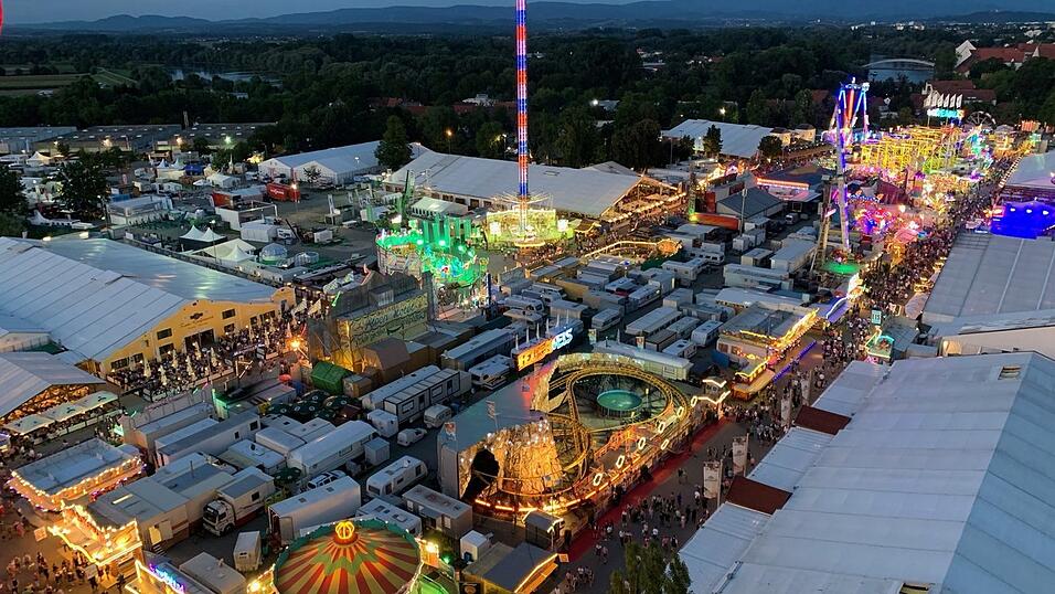 Die Bilder vom zehnten Tag auf dem Gäubodenvolksfest 2019. Die Bilder vom zehnten Tag auf dem Gäubodenvolksfest 2019.
