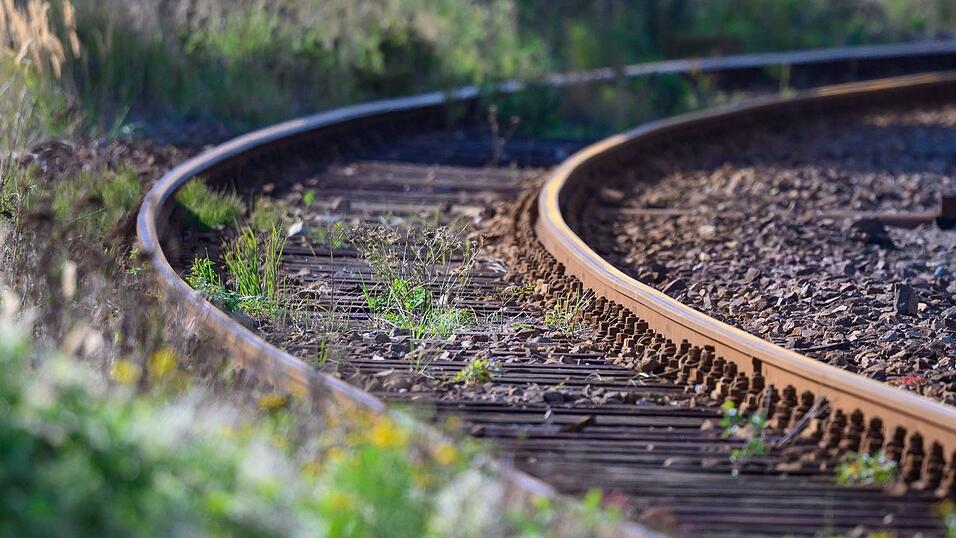 Die Fuchstalbahn wird seit 1984 nur noch für Güterzüge benutzt. (Symbolbild) Die Fuchstalbahn wird seit 1984 nur noch für Güterzüge benutzt. (Symbolbild)