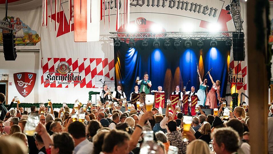 Die Partybilder vom Montag, 17. August, aus dem Festzelt Greindl. Die Partybilder vom Montag, 17. August, aus dem Festzelt Greindl.