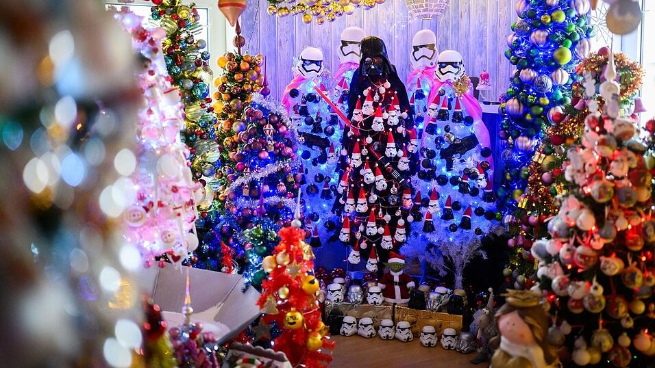 Viele Weihnachtsbäume wurden zu verschiedenen Mottos wie zum Beispiel «Star Wars» geschmückt. Viele Weihnachtsbäume wurden zu verschiedenen Mottos wie zum Beispiel «Star Wars» geschmückt.