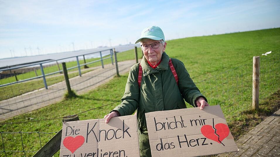 Die Emderin Ilse Scheibe demonstrierte mit anderen gegen den neuen Marinehafen.
