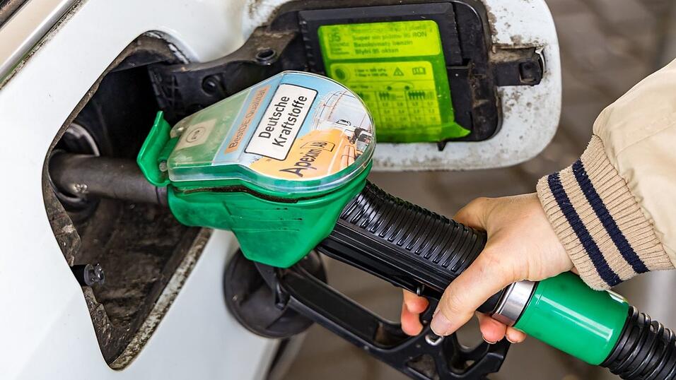 Tanken in Polen ist deutlich g&uuml;nstiger als in Deutschland. (Archivbild)