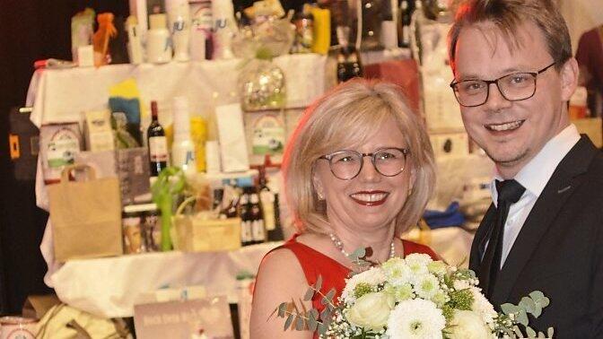 Den Ball er&ouml;ffnete JU-Ortsvorsitzender Andreas Bergmann mit Elfriede Schmalhofer.