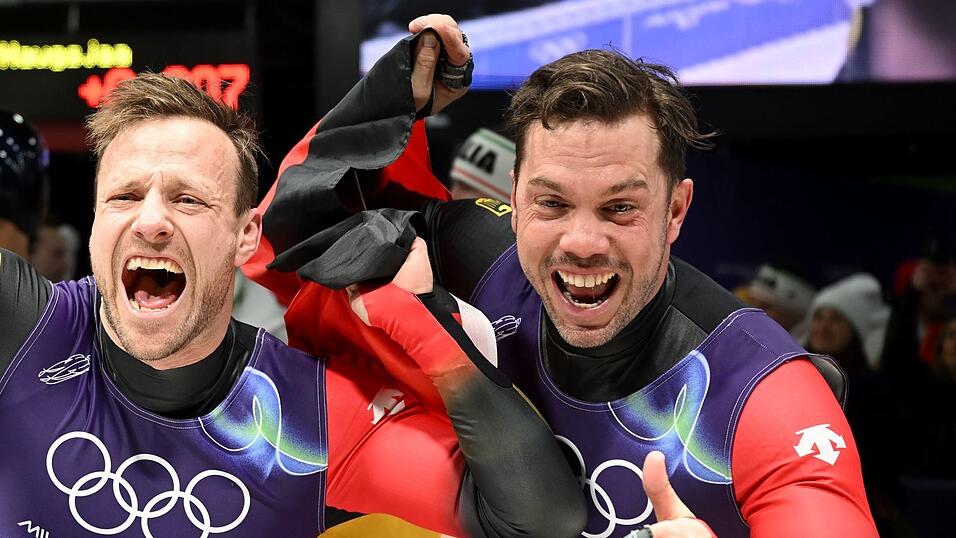 Die Rodler Tobias Arlt (l) und Tobias Wendl haben vorzeitig den Gesamtweltcup im Doppelsitzer gewonnen (Archivfoto)